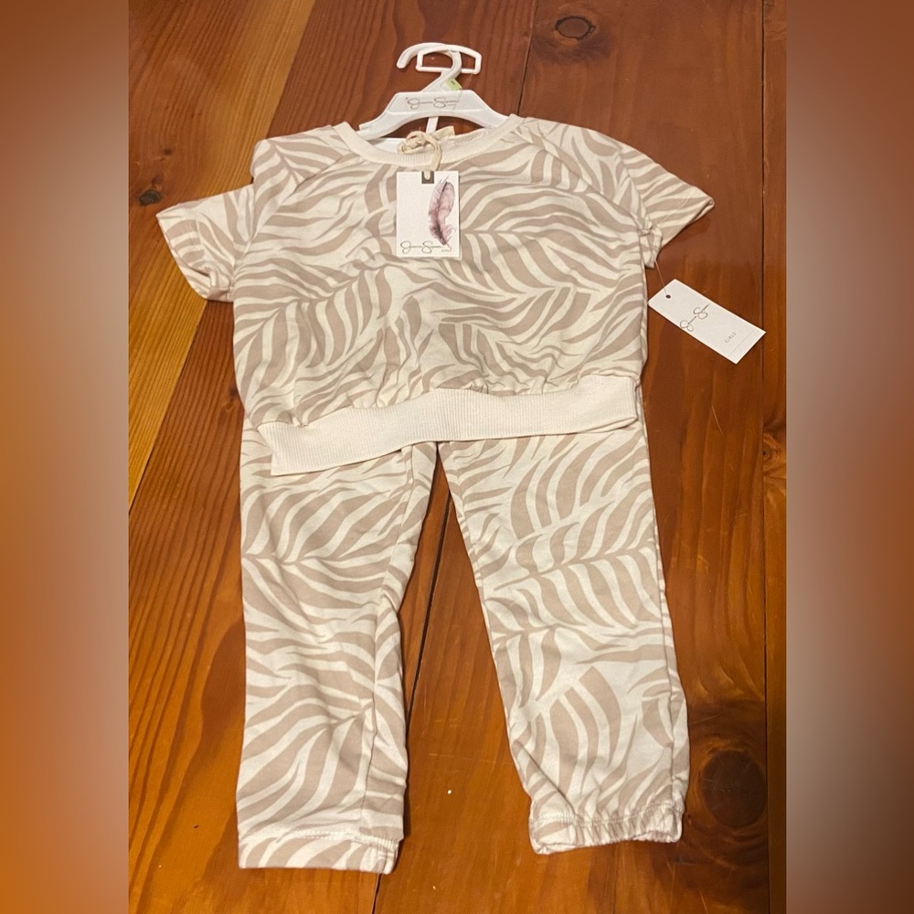 Jessica Simpson Taupe Palm 2 piece  set size 4T Short Sleeve Shirt And Pants